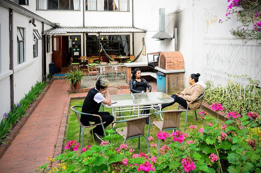 Hostal La Pinta Bogota Exterior photo