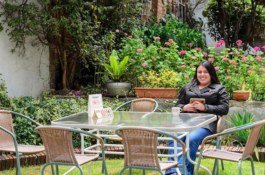 Hostal La Pinta Bogota Exterior photo